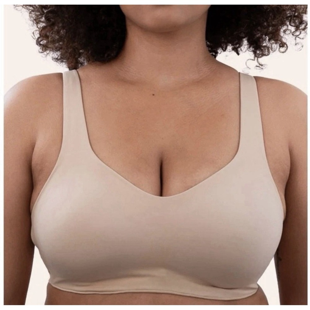 Huug Size XL Daily Embrace Adjustable Bra Wirefree Wireless Sand Tan